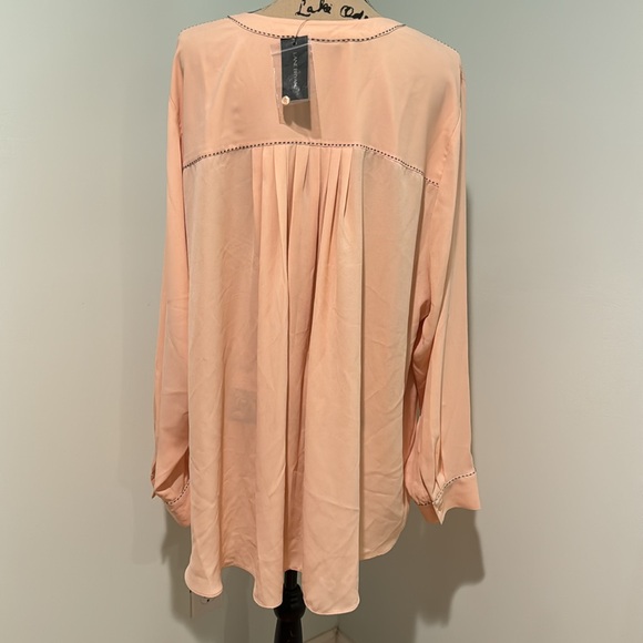 Lane Bryant blouse size 26/28 in a pale pink/blush - Picture 3 of 10